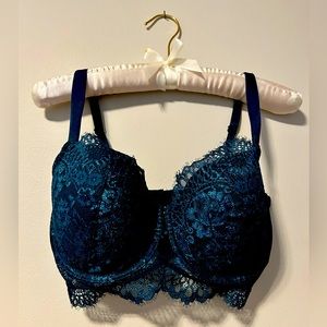 La Senza: So Free balconette bra. Beautiful Forrest Green with shimmer lace.